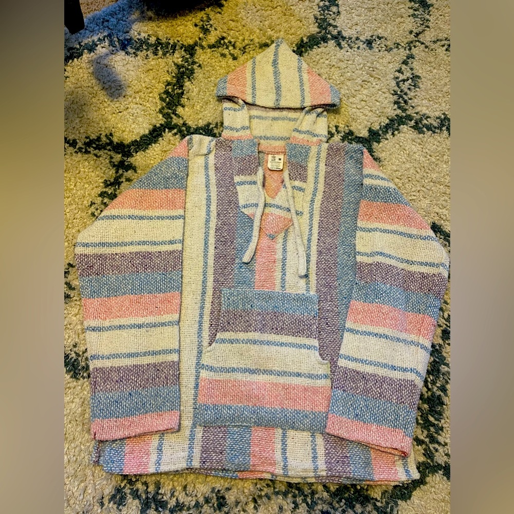 Beautiful poncho - Picture 1 of 3